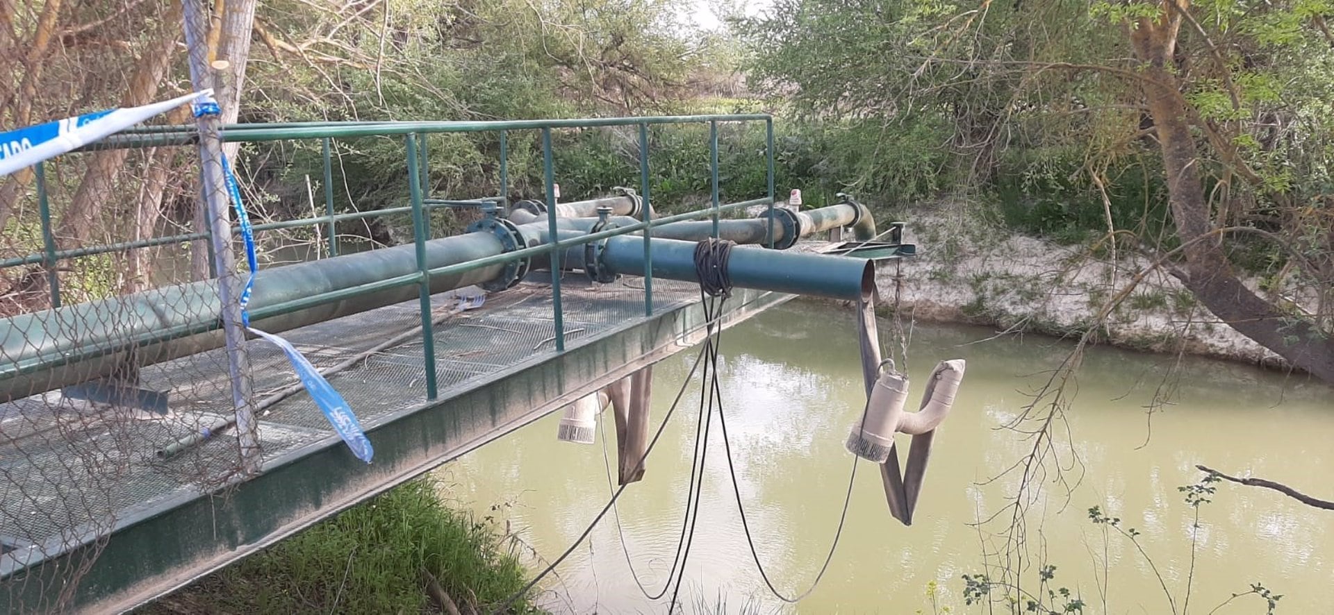 Toma de agua precintada en el río Guadalquivir, en la provincia de Jaén