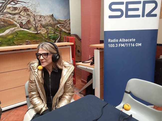 Lola es veterinaria y colabora con la Asociación de Ganaderos de Nerpio