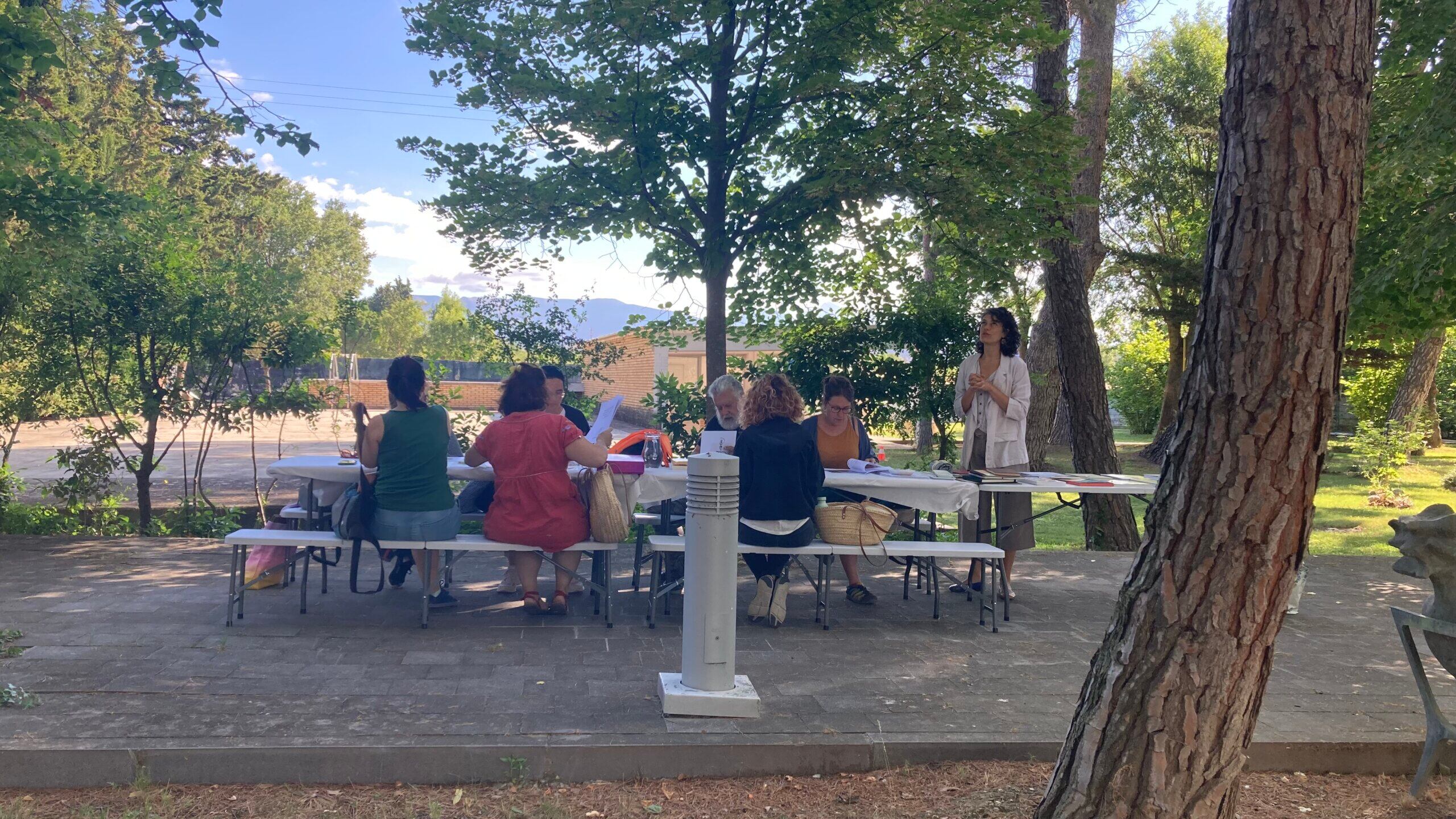 Taller de ilustración botánica en el jardín del CDAN