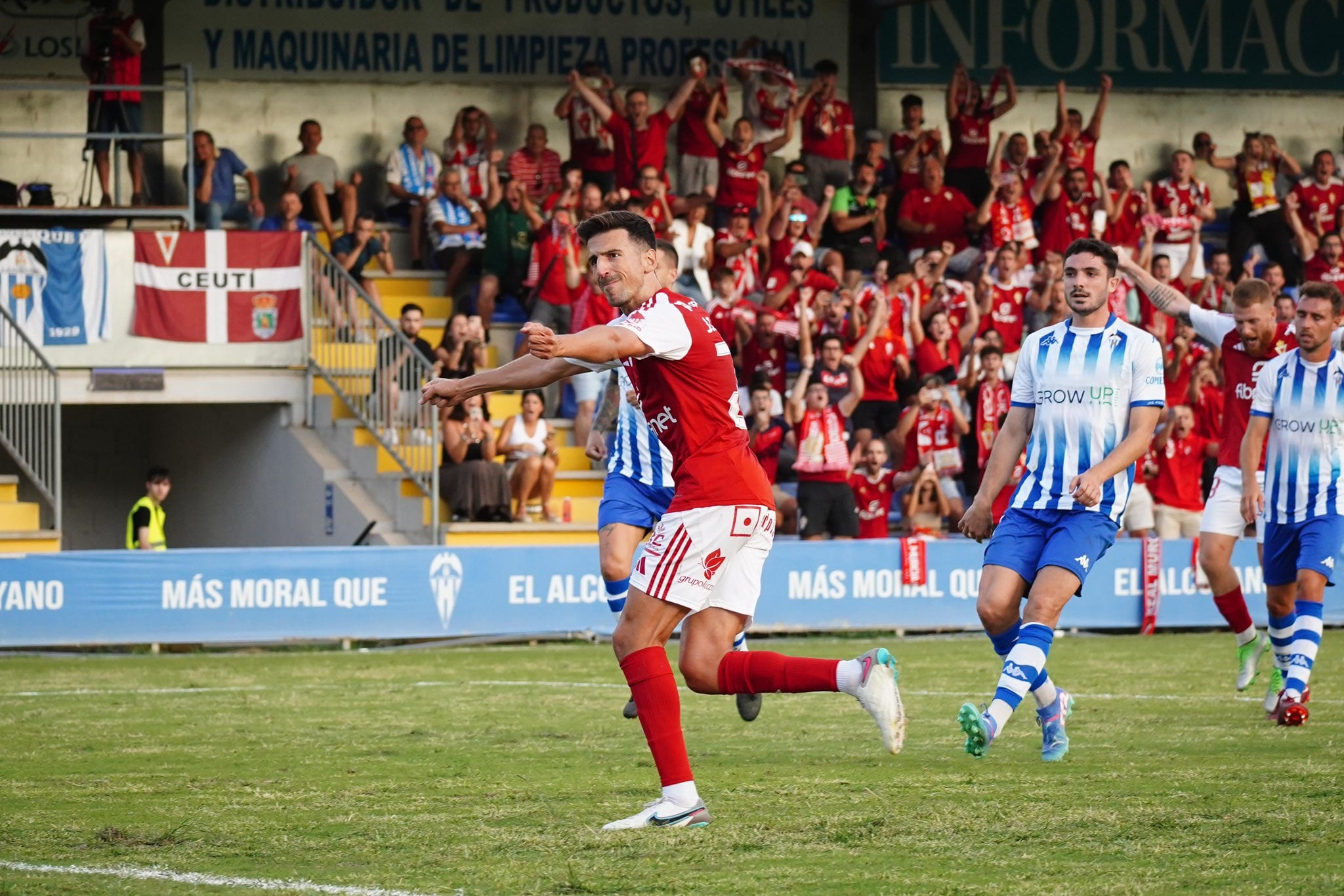 Juan Carlos Real se estrena con el Real Murcia de penalti en El Collao