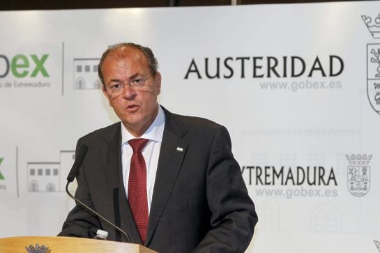 GRA035. MÉRIDA, 07/11/2014.- El presidente del Gobierno de Extremadura, José Antonio Monago, durante la rueda de prensa que ha ofrecido hoy en la sede del Gobierno de Extremadura en la que ha explicado los viajes a Canarias que realizó entre 2009 y 2010 c