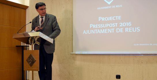 Joaquim Enrech, regidor d'Hisenda, presentant l'esborrany de pressupostos.