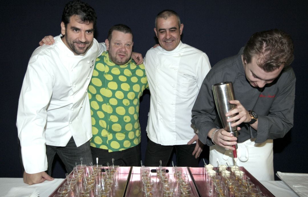 Foto de archivo de Juan Pablo Felipe (tercero por la izquierda), junto a Paco Ronero (i), Alberto Chicote (2i) y Alfonso Sánchez (d) en Madrid Fusión 2010.