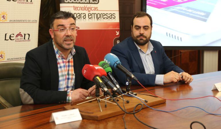 El concejal Pedro Llamas durante la presentación de la App León Manjar de Reyes