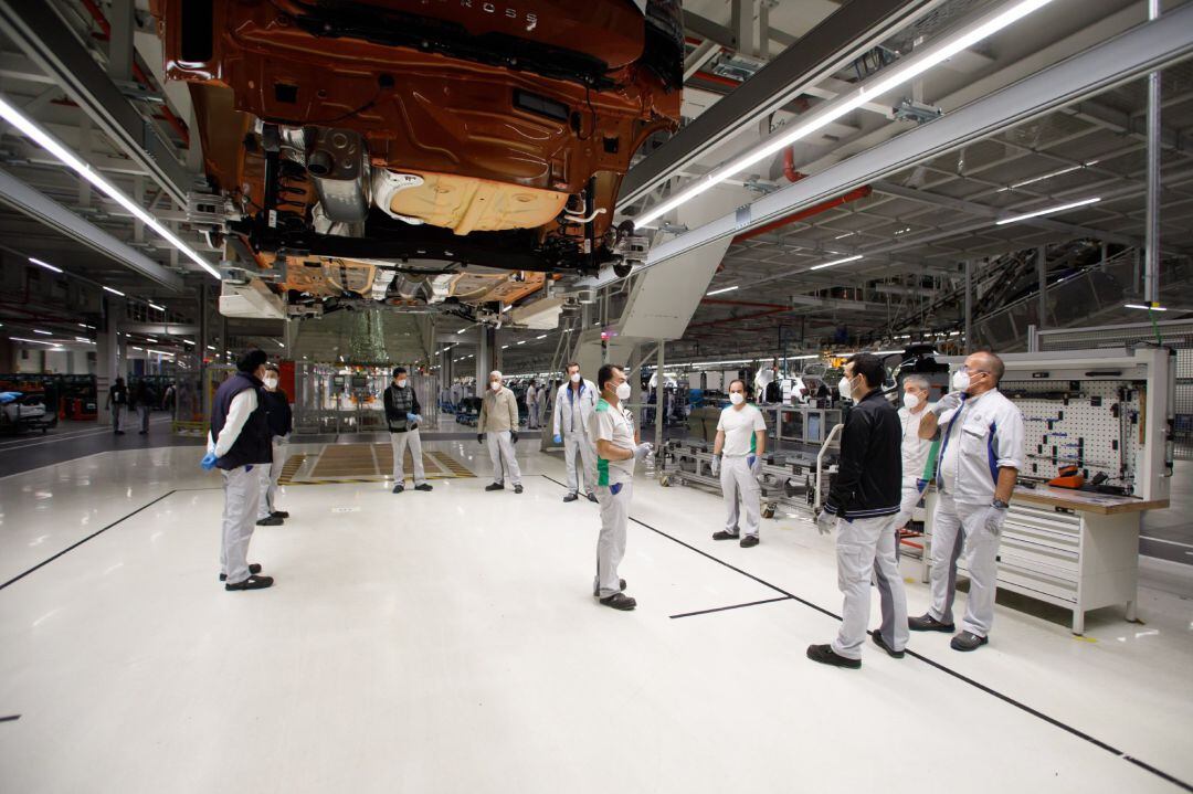 Un grupo de trabajadores de Montaje en Volkswagen Navarra.