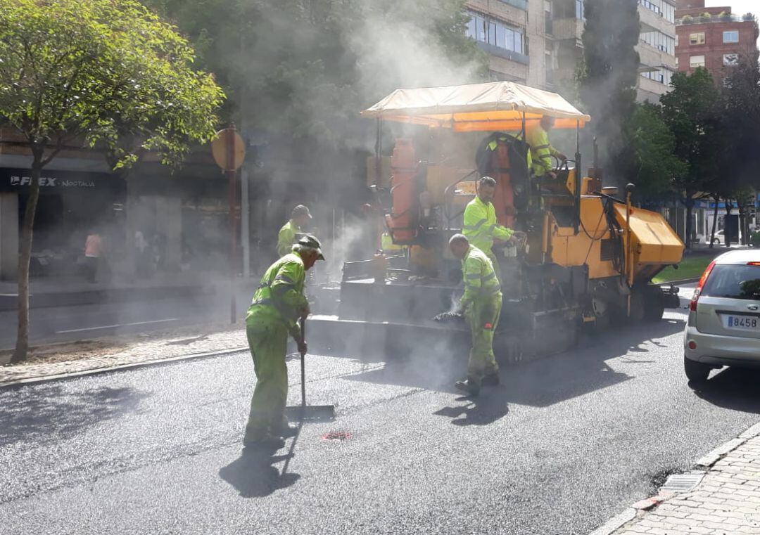 El Consistorio prevé invertir 148.307 euros para la renovación integral y ampliación del acerado de la calle Julián Díez en un plazo de tres meses