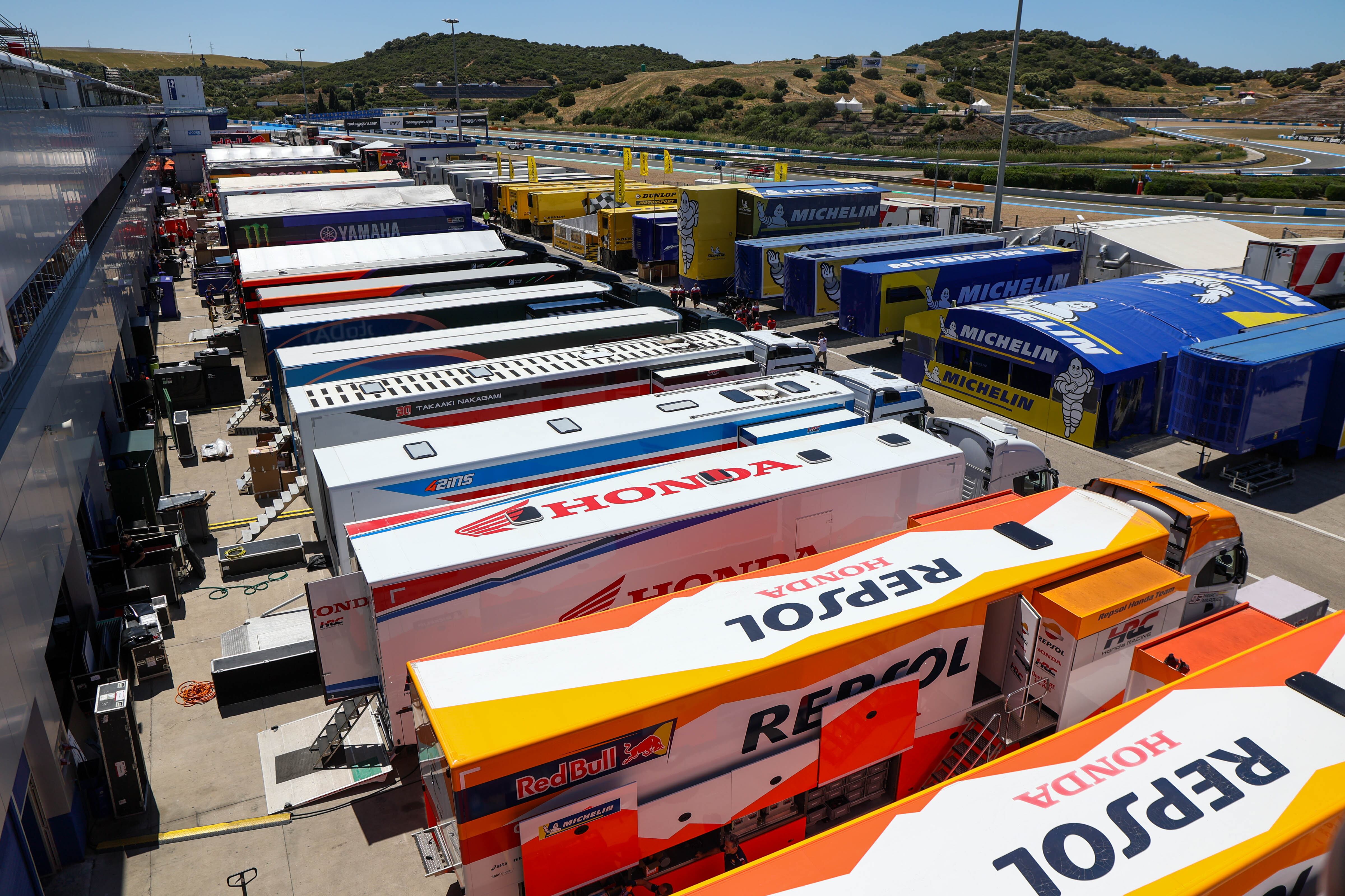 Así luce ya el paddock en el circuito de Jerez