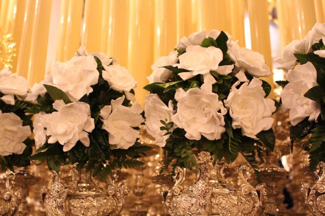 Detalle de las gardenias que adornaron el pasado Lunes Santo el paso de palio de la Virgen de Las Aguas de la Hermandad del Museo