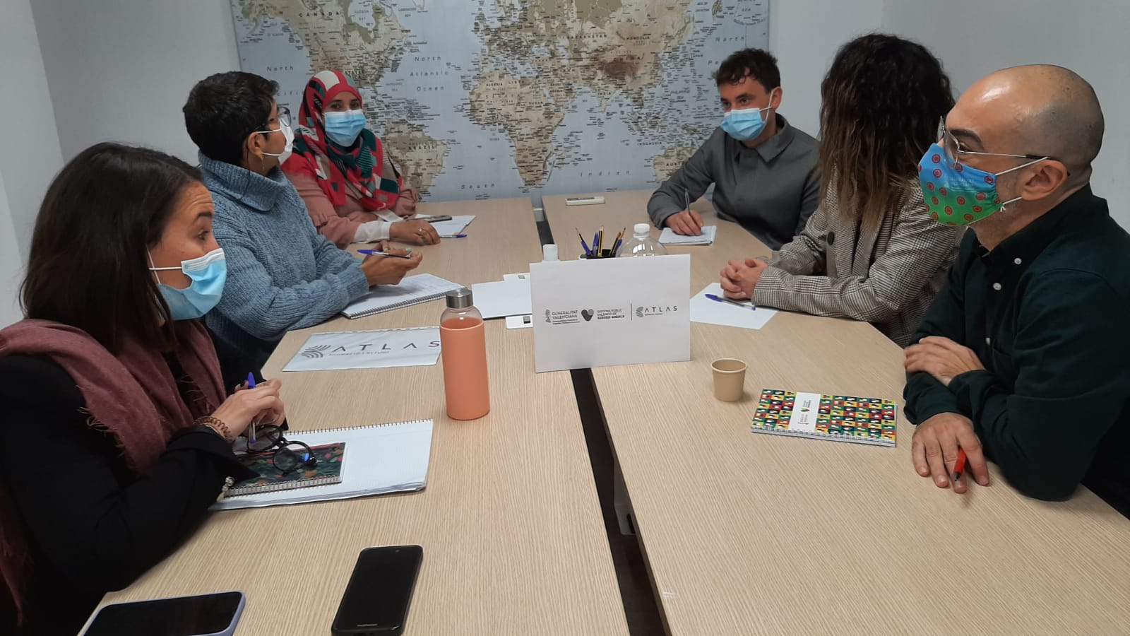 Visita del director general de Igualdad y Diversidad, José de Lamo, a la oficina Atlas de Alicante