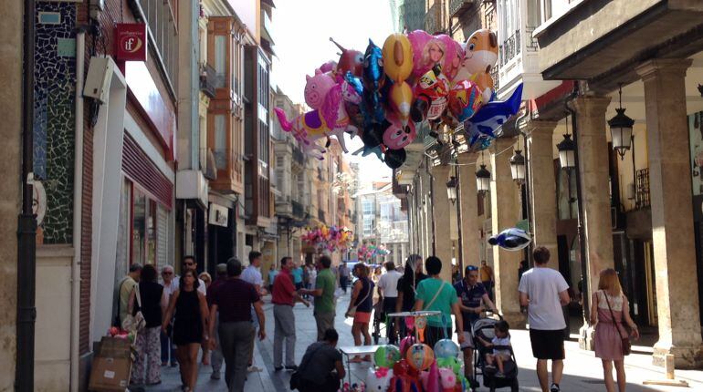 Las calles de Palencia han registrado un buen ambiente durante el fin de semana festivo