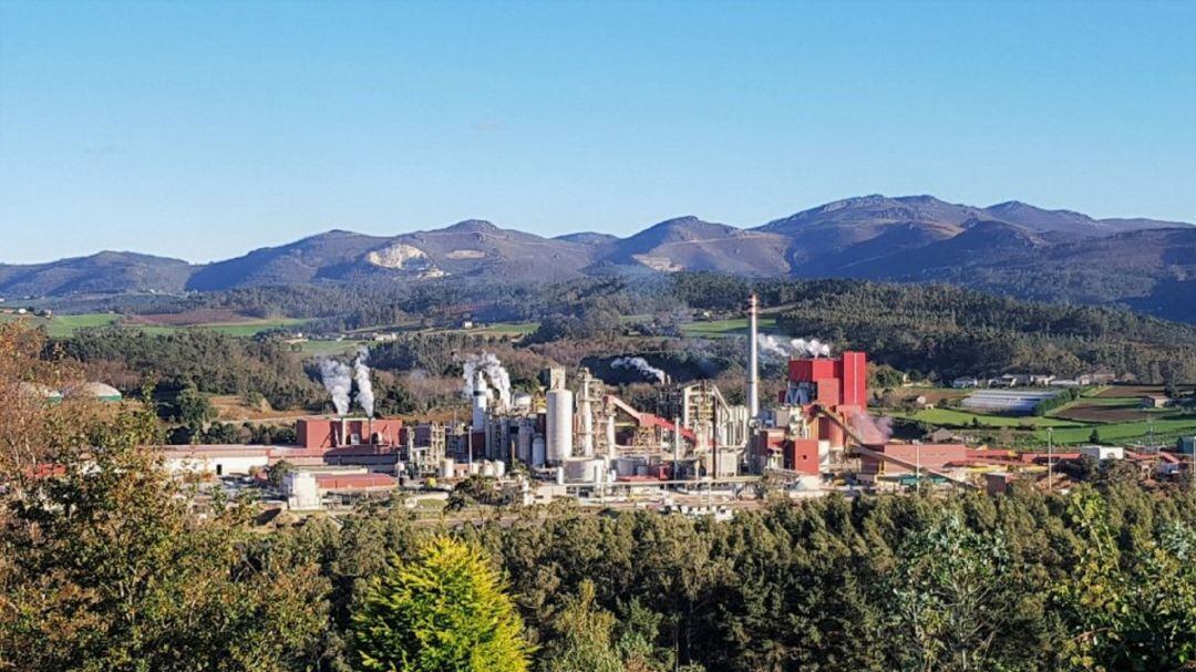 Vista de la factoría de ENCE en Navia