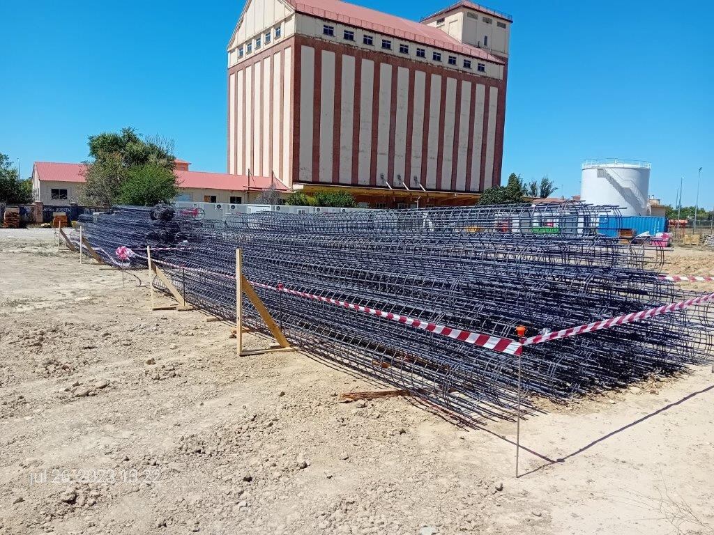 Acopio de ferralla para acometer la obra