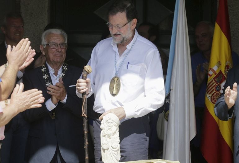 El presidente del Gobierno, Mariano Rajoy, ha sido nombrado este sábado Caballero de la Real Orden Serenísima de la Alquitara en Lugo