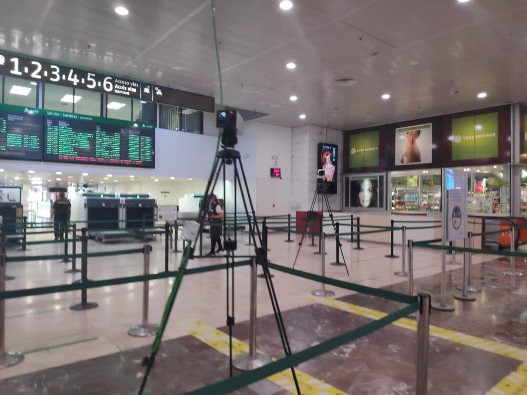 Cámara termogràfica instalada en el acceso al AVE en la estación de Sant de Barcelona 