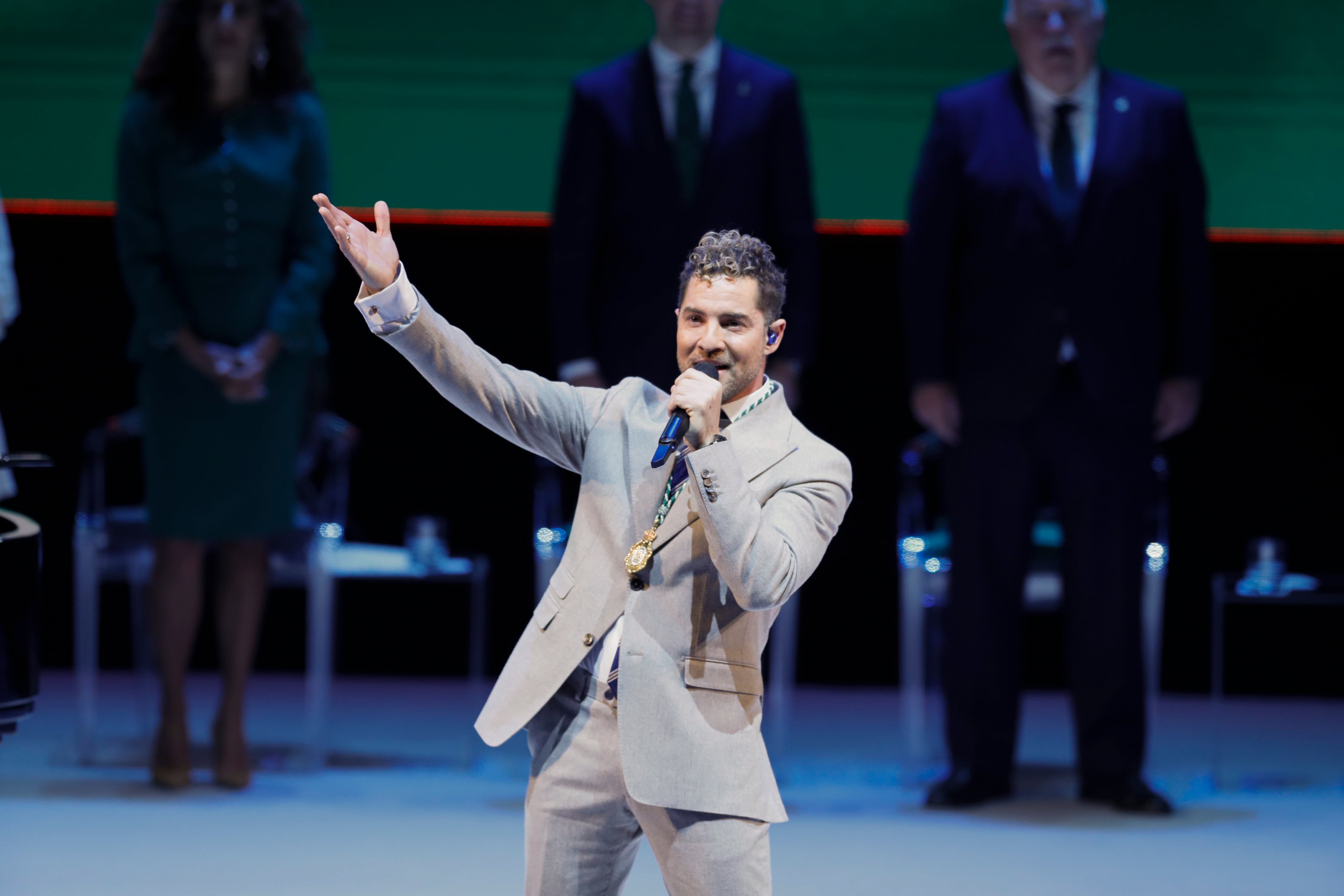 El cantante David Bisbal recibe el título de Hijo Predilecto durante el acto institucional con motivo del Día de Andalucía.