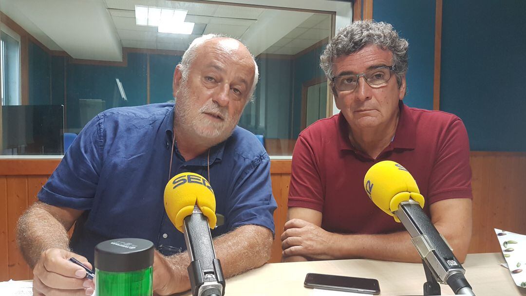 Javier Gómez Acebo y Juan Guimerans en el estudio de La Ventana de Cantabria 