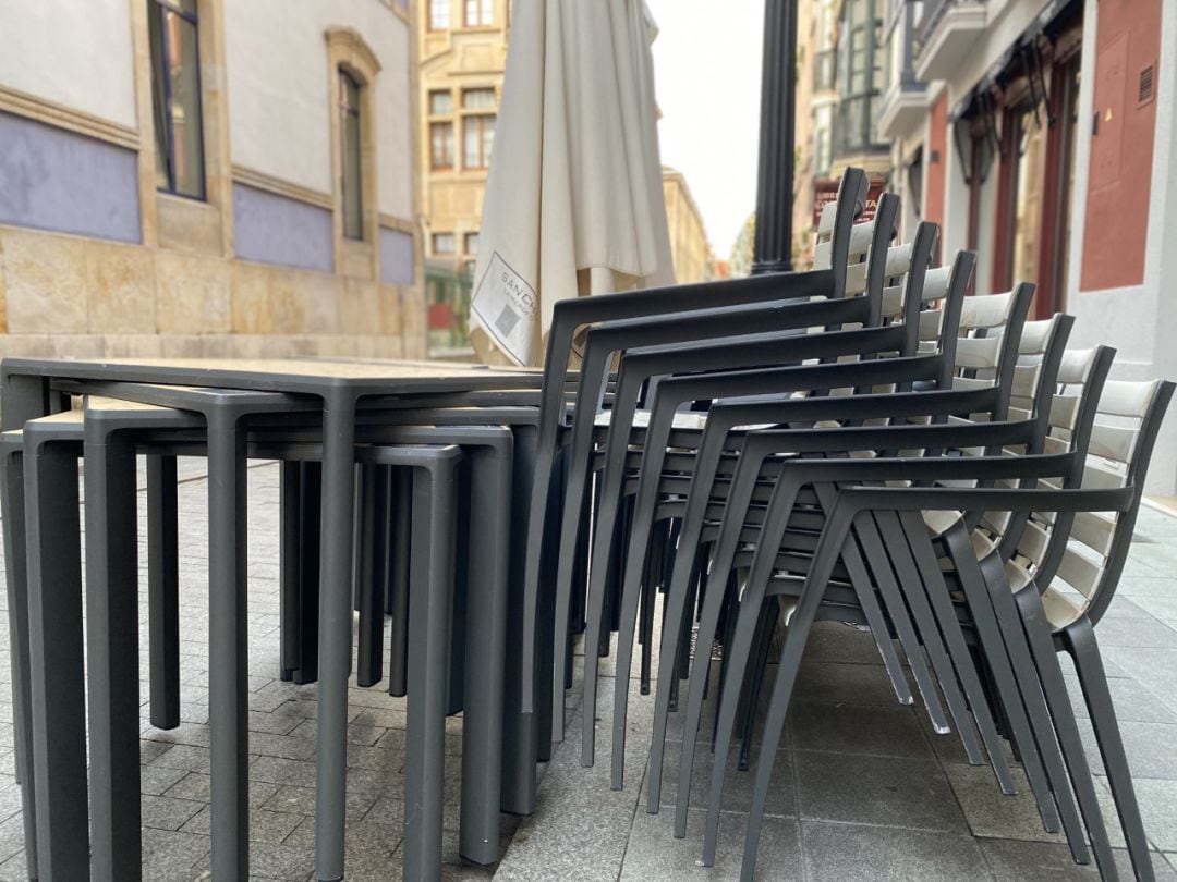 Terraza de un restauramte recogida en Gijón.