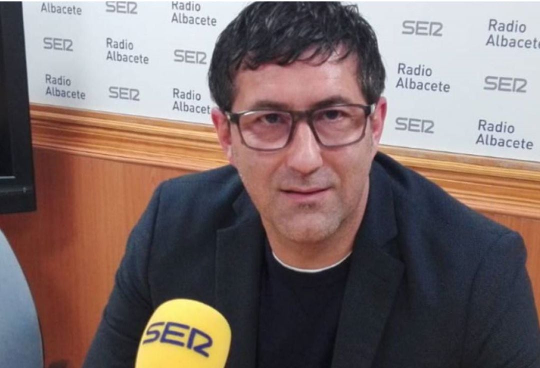 Mauro Pérez en una entrevista en Radio Albacete