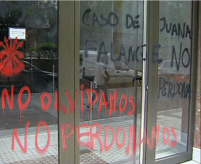 Portal de la vivienda del preso de ETA Iñaki de Juana Chaos