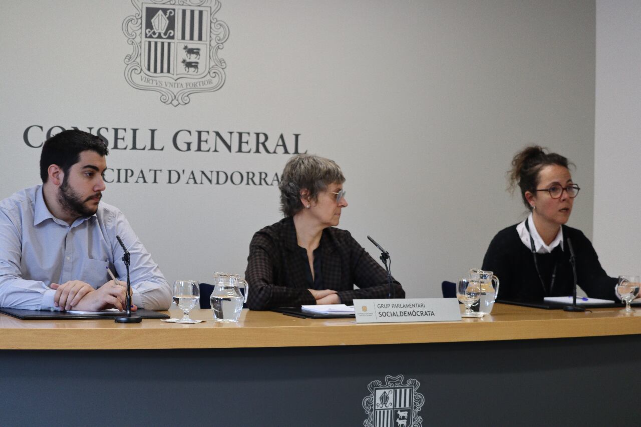 Roda de premsa del grup parlamentari socialdemòcrata per anunciar que abandona la Taula de l'habitatge.