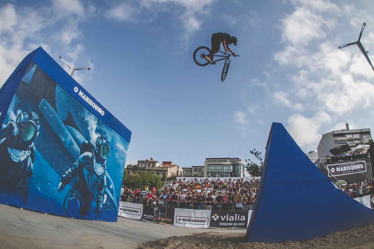 Una de las acrobacias que se pueden ver en el Dirt Jump