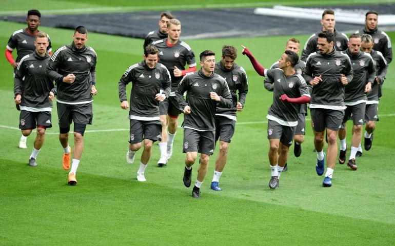 Los jugadores del Bayern entrenan en el Bernabéu