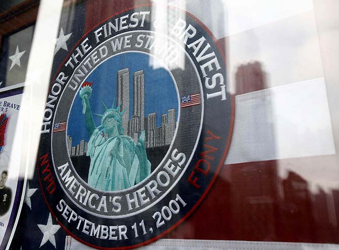 Una bandera recuerda a los &#039;héroes&#039; del 11-S.