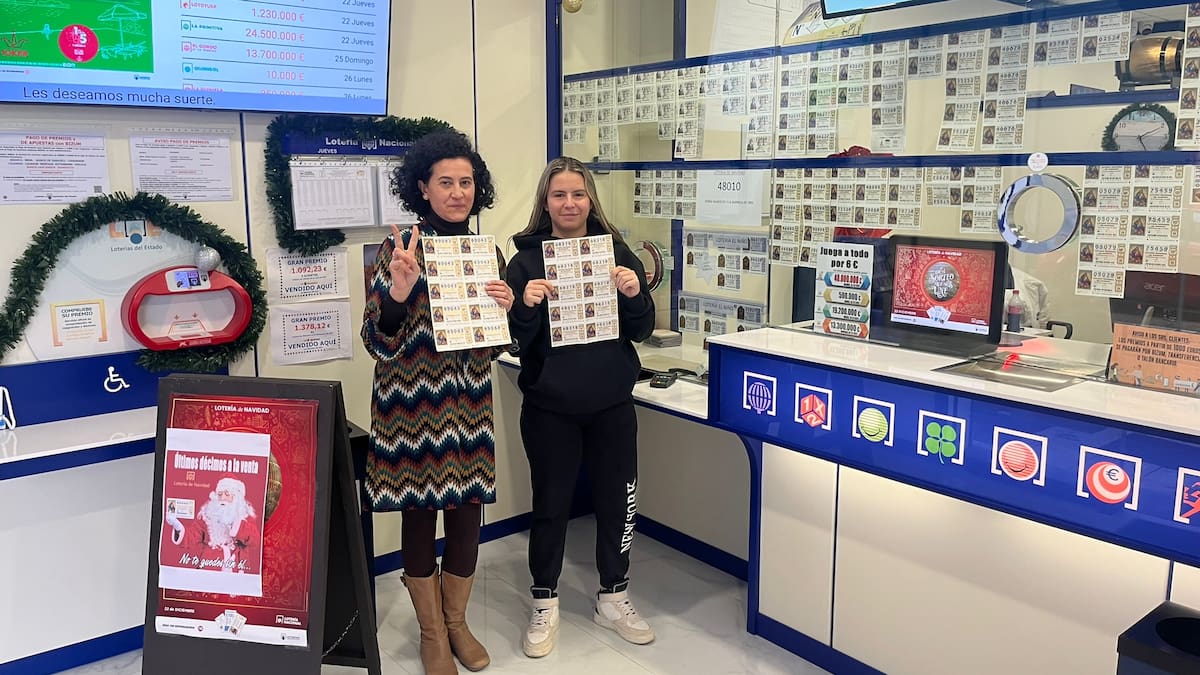 Ainhoa Iglesias, responsable de la adminitración la Barrica de Oro, de Peñafiel, repasa la previa del sorteo de la Lotería de Navidad