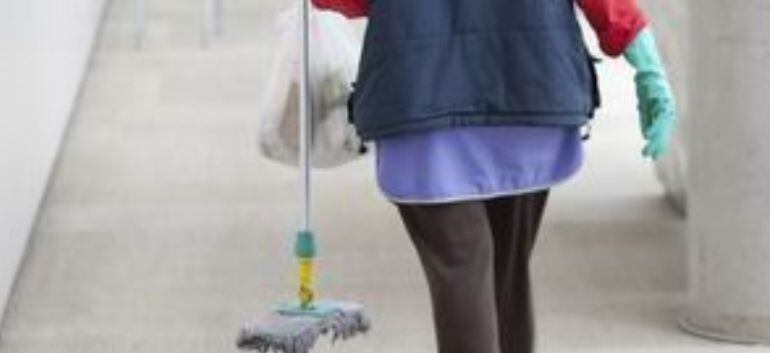 El 56 % de las empleadas del hogar de Castilla-La Mancha carecen de contrato laboral