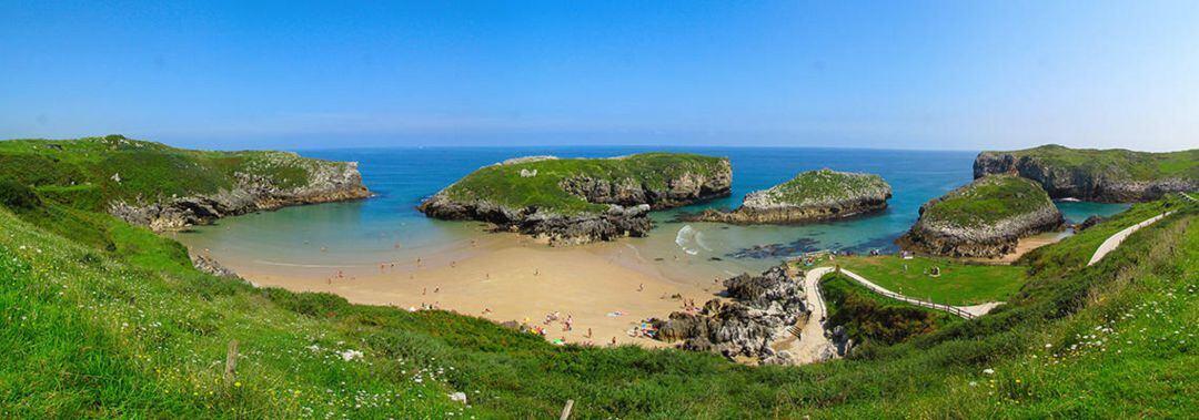 Panorámica de la playa de Cué (Llanes)