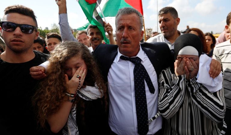 Ahed Tamimi y su madre Nariman