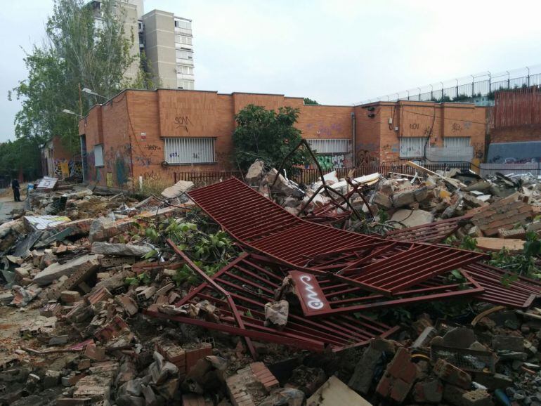 Aspecto que presentan los aledaños del EOEP Latina, en la calle de Los Yébenes, 221