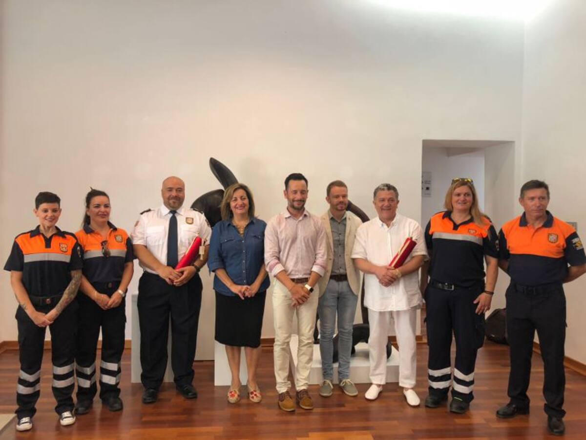 Vila rinde homenaje a Carloandrés y a Protección Civil