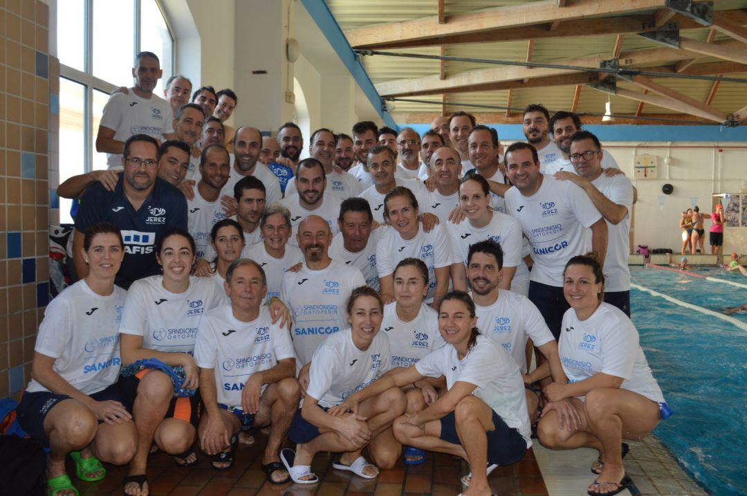 Nadadores del Jerez Natación Master en El Puerto