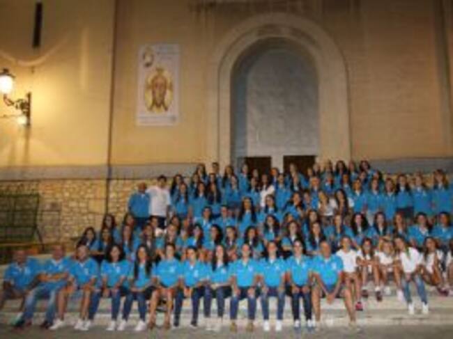 En las puertas de la iglesia de Santa Ana