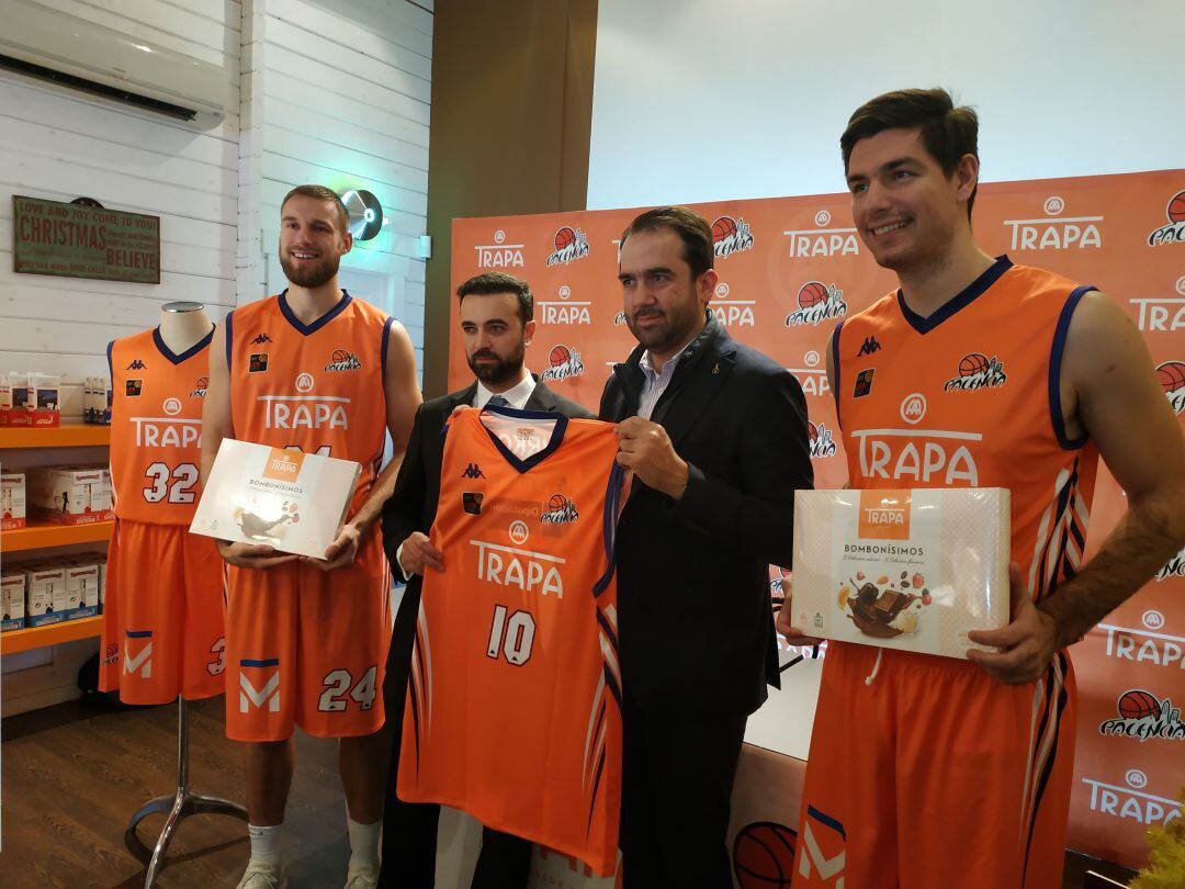 Presentación de la nueva equipación de Chocolates Trapa Palencia