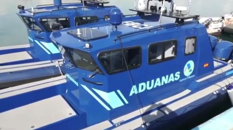 Embarcaciones de Aduanas en el puerto de Algeciras