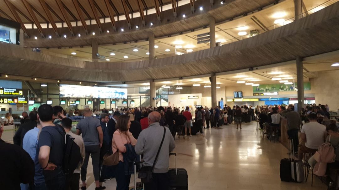 Colas en el Aeropuerto de Tenerife Norte