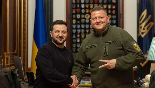 El presidente de Ucrania, Volodímir Zelenski, junto al comandante en jefe, Valeri Zaluzhni.