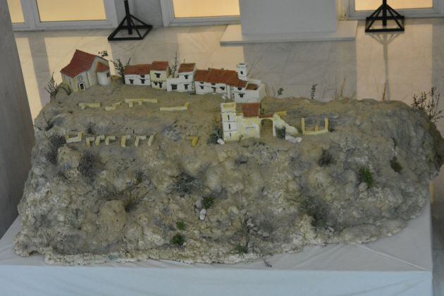 El yacimiento del Monastil se encuentra representado por una maqueta a pequeña escala en la casa de Viuda de Rosas