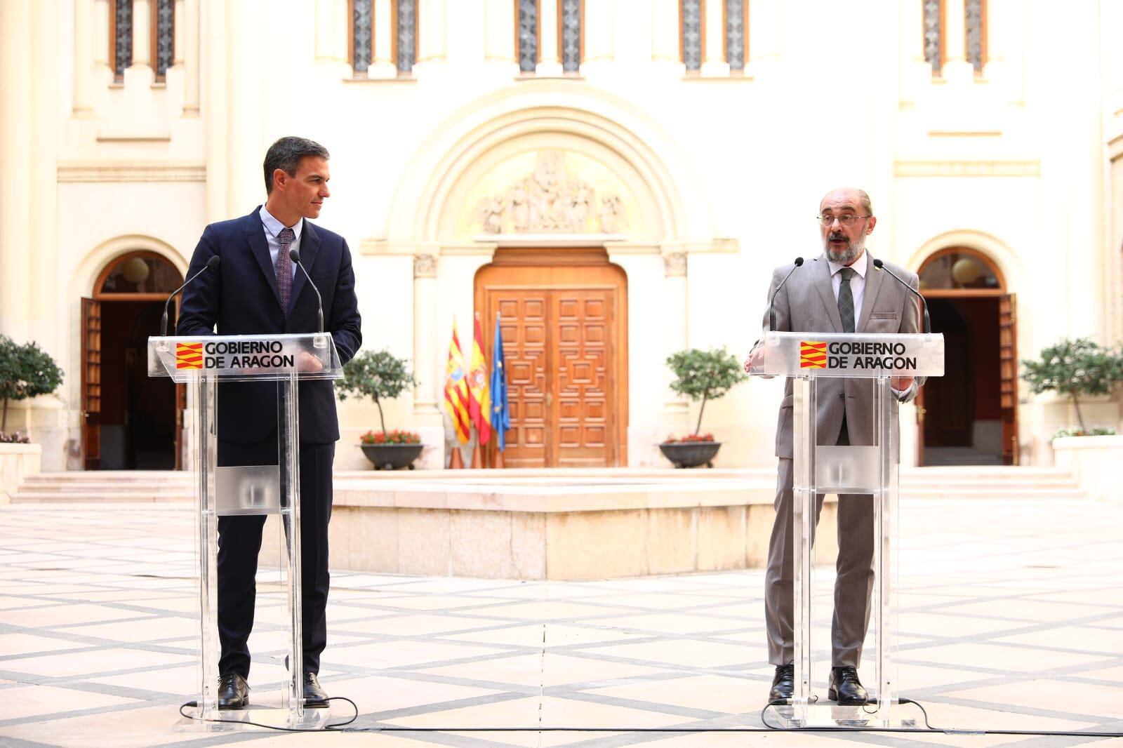 Foto de archivo de una reunión entre Pedro Sánchez y Javier Lambán