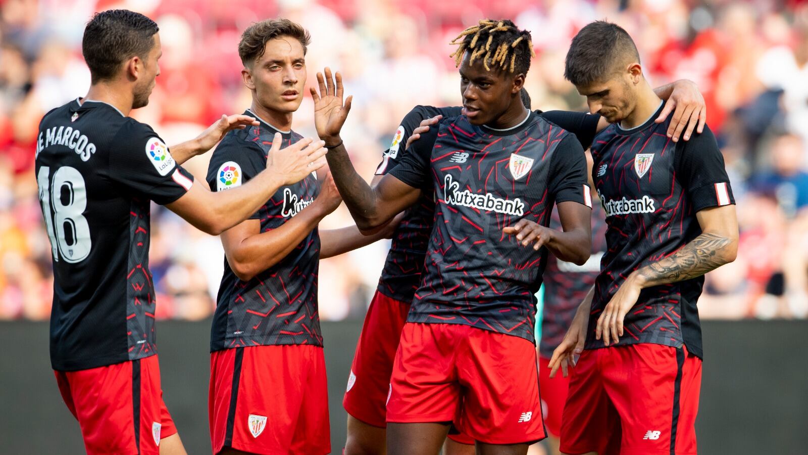 Nico Williams celebra junto a sus compañeros el gol de la victoria frente al Mainz 05