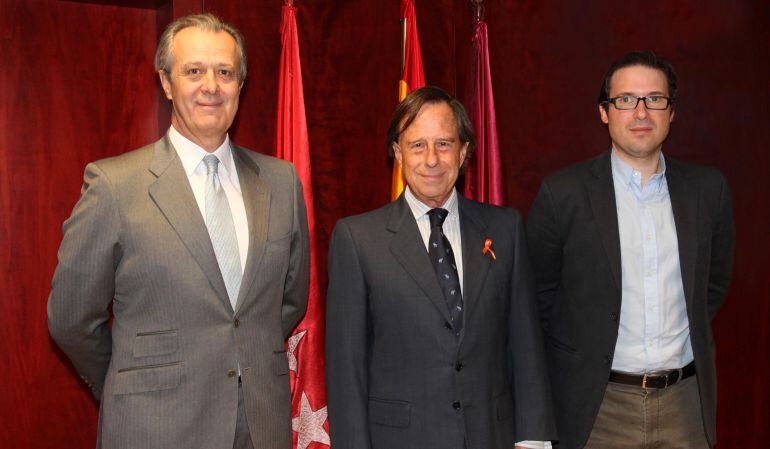 Jesús Calleja, director de ITAI Pharma, Ignacio GArcía de Vinuesa, alcalde de Alcobendas y Agustín Martín, concejal de Economía