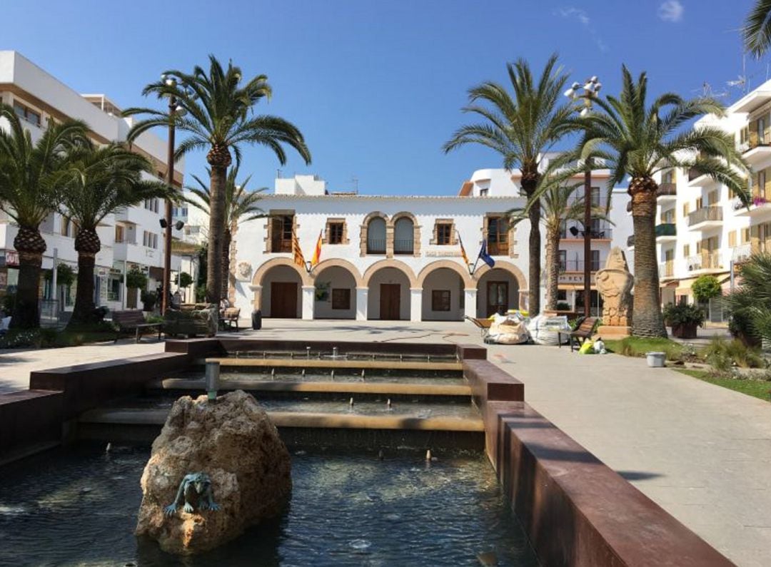 Fachada del Ayuntamiento de Samta Eulària