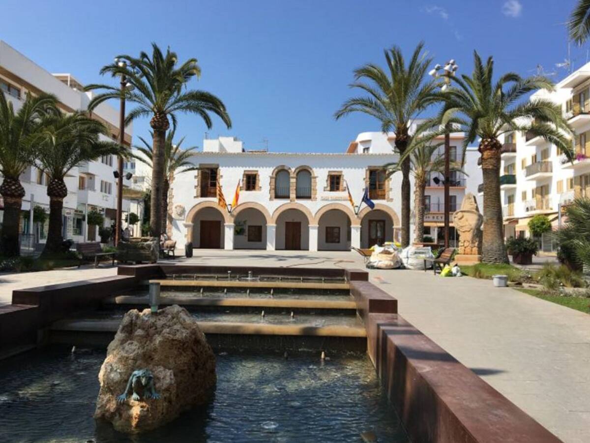 Multas de 350.000 euros a dos propietarios de casas en Santa Eulària por ocuparlas sin licencia final de obra