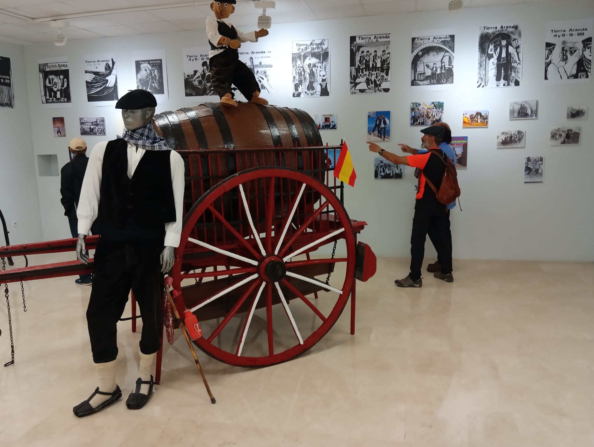 No podía faltar el carro que sale en la bajada de las peñas y en otros eventos