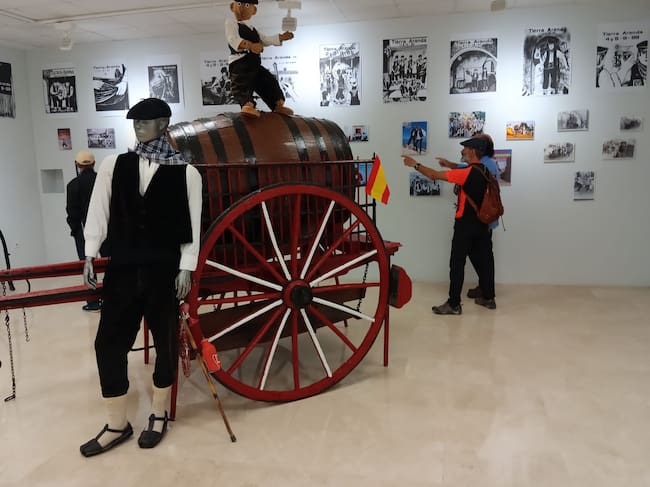 No podía faltar el carro que sale en la bajada de las peñas y en otros eventos