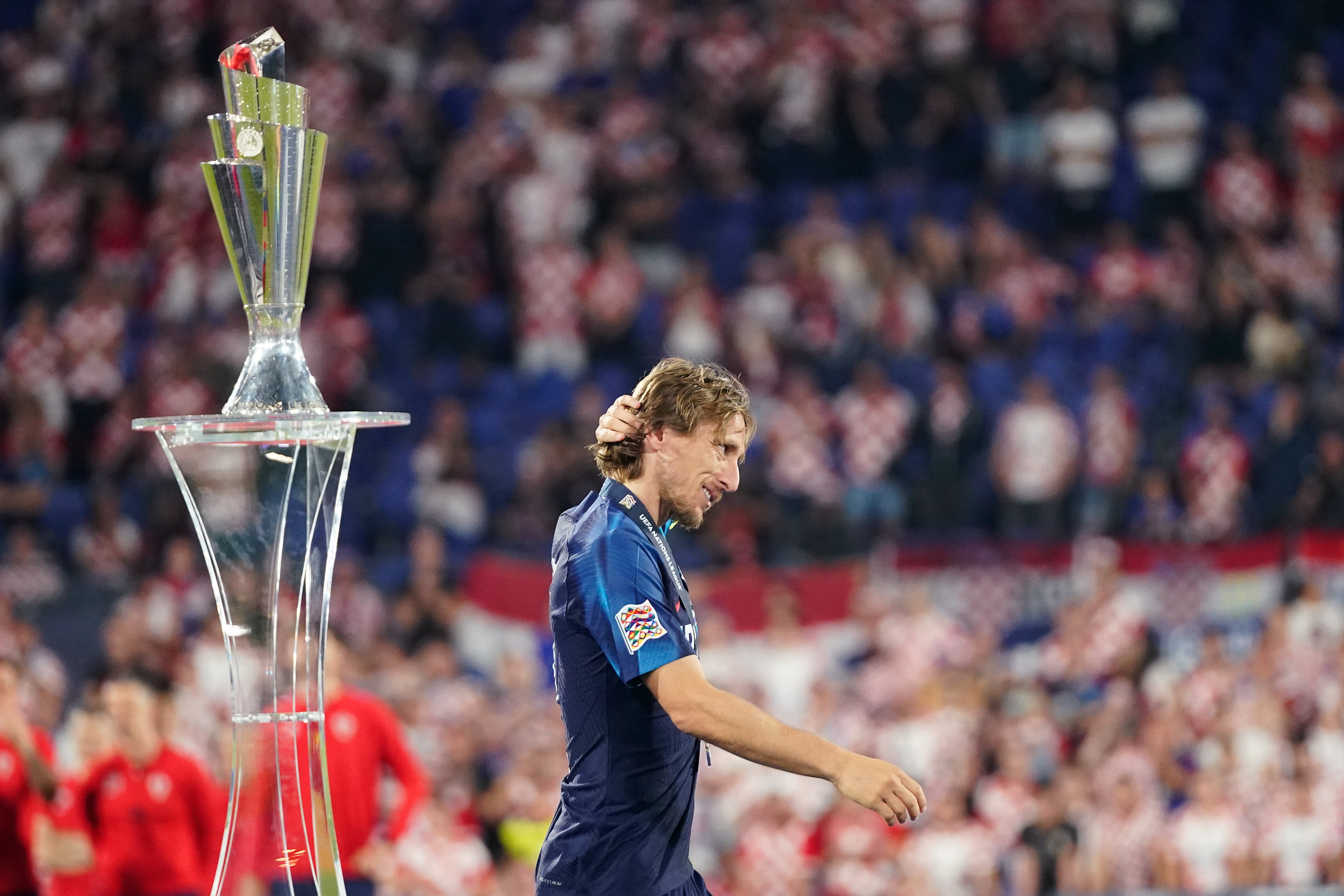 Luka Modric recoge su medalla de subcampeón de la Nations League