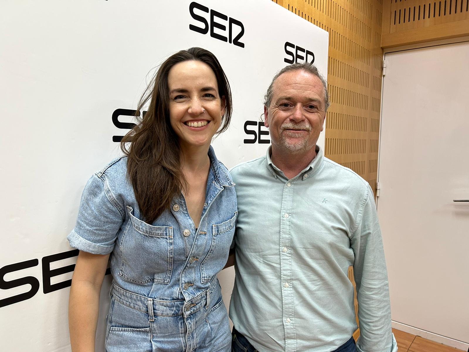 La psicóloga y sexóloga, Anna Gil Wittke, junto al psicólogo especialista en psicología criminal, Jesús García, en los estudios de Radio Murcia