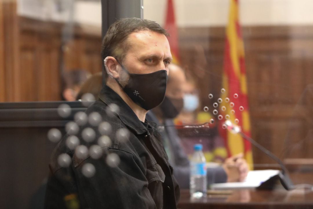 El acusado Norbert Feher, alias ‘Igor el Ruso’ declara en una cabina de cristal blindada, en la Audiencia Provincial de Teruel